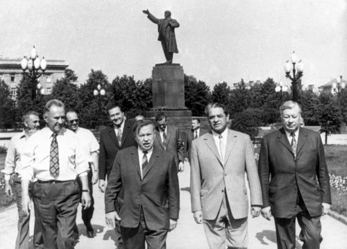 Kompartijos vadai šalia Lenino paminklo | A. Sniečkus, iskauskas.lt nuotr.