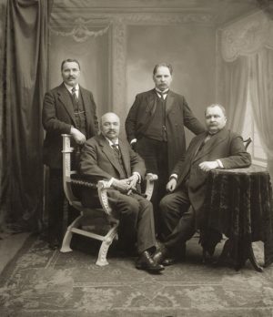 Broliai Jonas, Petras, Antanas ir Anupras Vileišiai (1904 m.) | Bronislovo Medzionio nuotr.