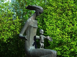 Skulptūra „Žemė-motina-taika“ | paneveziokrastas.pavb.lt. M. Pese (M. Pesse) nuotr.