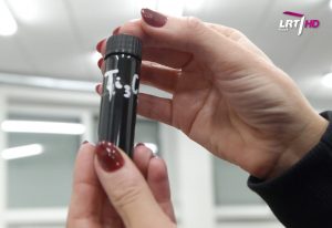 „Mokslo sriuba“: pasitelkdami nanodaleles Lietuvos mokslininkai kuria ypatingas medžiagas | LRT nuotr.