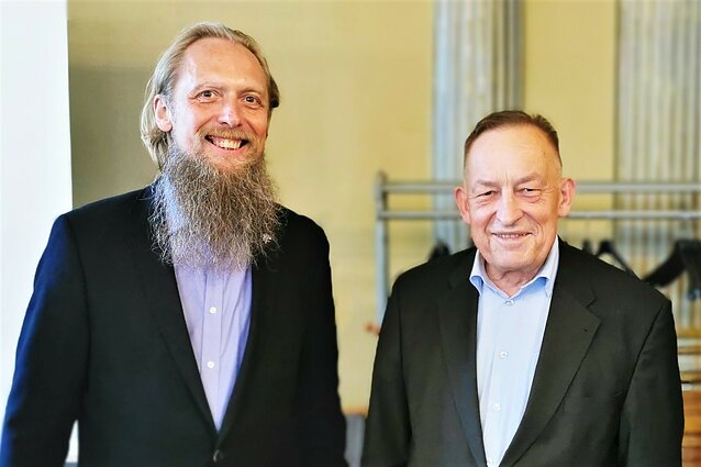 LMKA prezidentas Jonas Staselis (kairėje) ir buvęs LMKA prezidentas Kornelijus Platelis | lrt.lt nuotr.