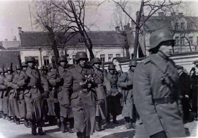 Lietuvos Vietinės rinktinės kariai įžengia į Vilnių. 1944 m. balandžio 1 d. | Archyvinė nuotr.