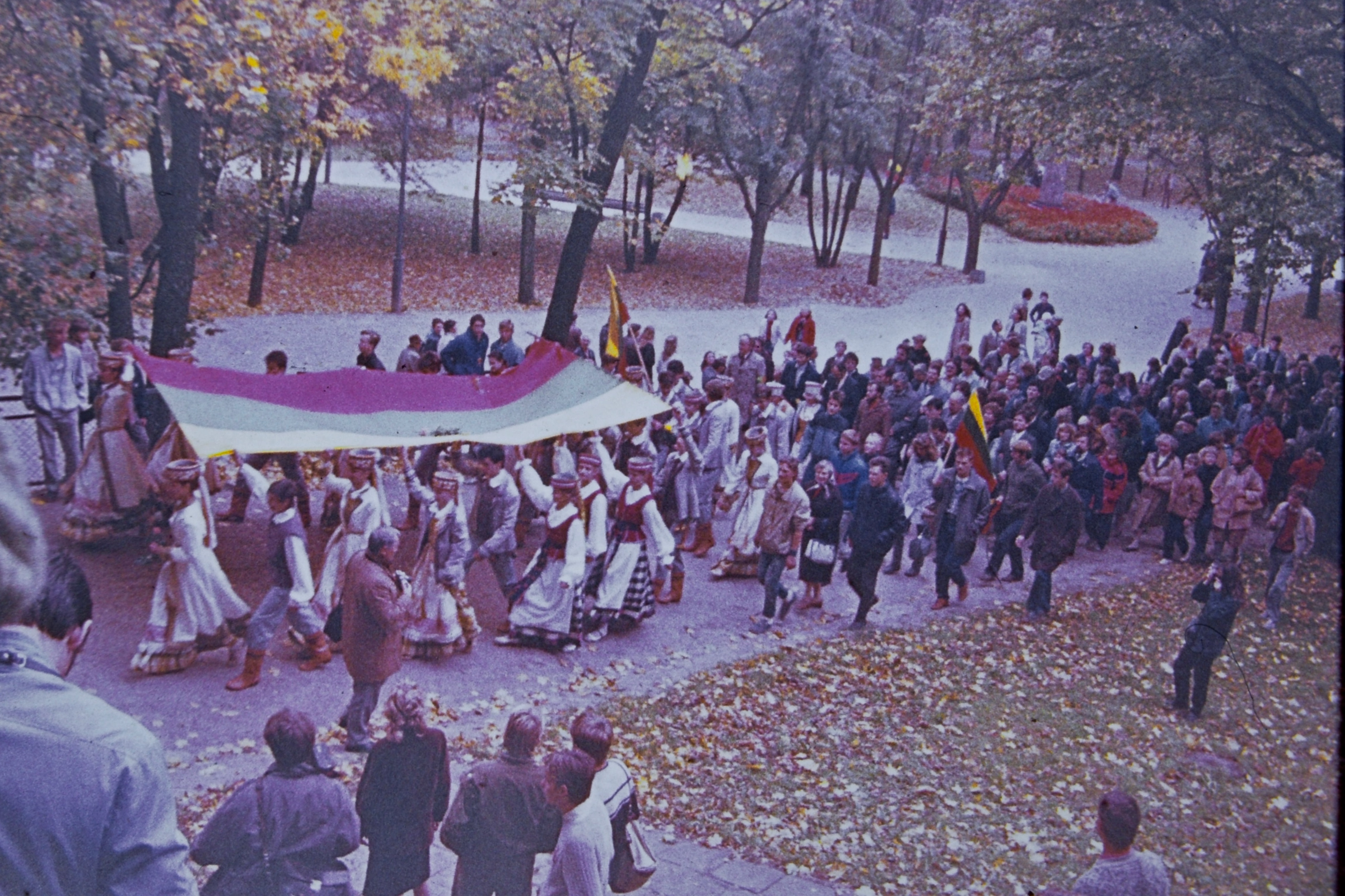 Lietuviškos trispalvės iškėlimo Gedimino pilies bokšte iškilmės. 1988 m. spalio 7 d. | A. Lekevičiaus nuotr.