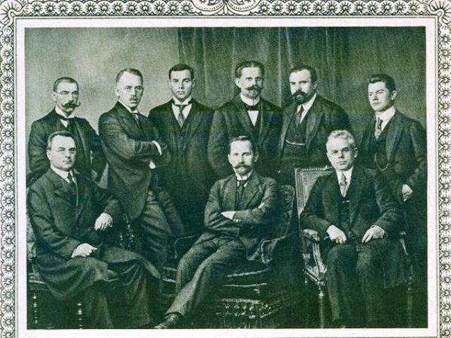 Dr. Vilius Gaigalaitis (stovi ketvirtas iš kairės) tarp Lietuvos valstybės ir visuomenės veikėjų Berlyne, 1918 m. spalio 24 d. | mokslolietuva.lt nuotr.