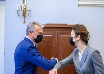 Prezidento ir Seimo pirmininkės susitikime – dėmesys skaidraus gyventojų skiepijimui užtikrinimui