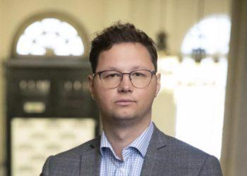 D. Petkus. Kam naudinga kova Genocido centre?