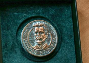 Vinco Kūdirkos medalis įteiktas Nijolei Jačėnienei | Alkas.lt, A. Sartanavičiaus nuotr.