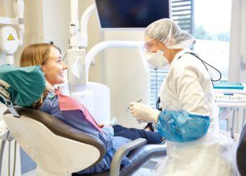 Rūpinantis dantimis negalima pamiršti ir dantenų