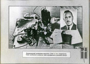 „Amerikiečių žvalgas – Diplomatas Smitas ir jo įranga. Smitas buvo demaskuotas jam bandant nufotografuoti karinį objektą” | LGGRTC archyvo nuotr.