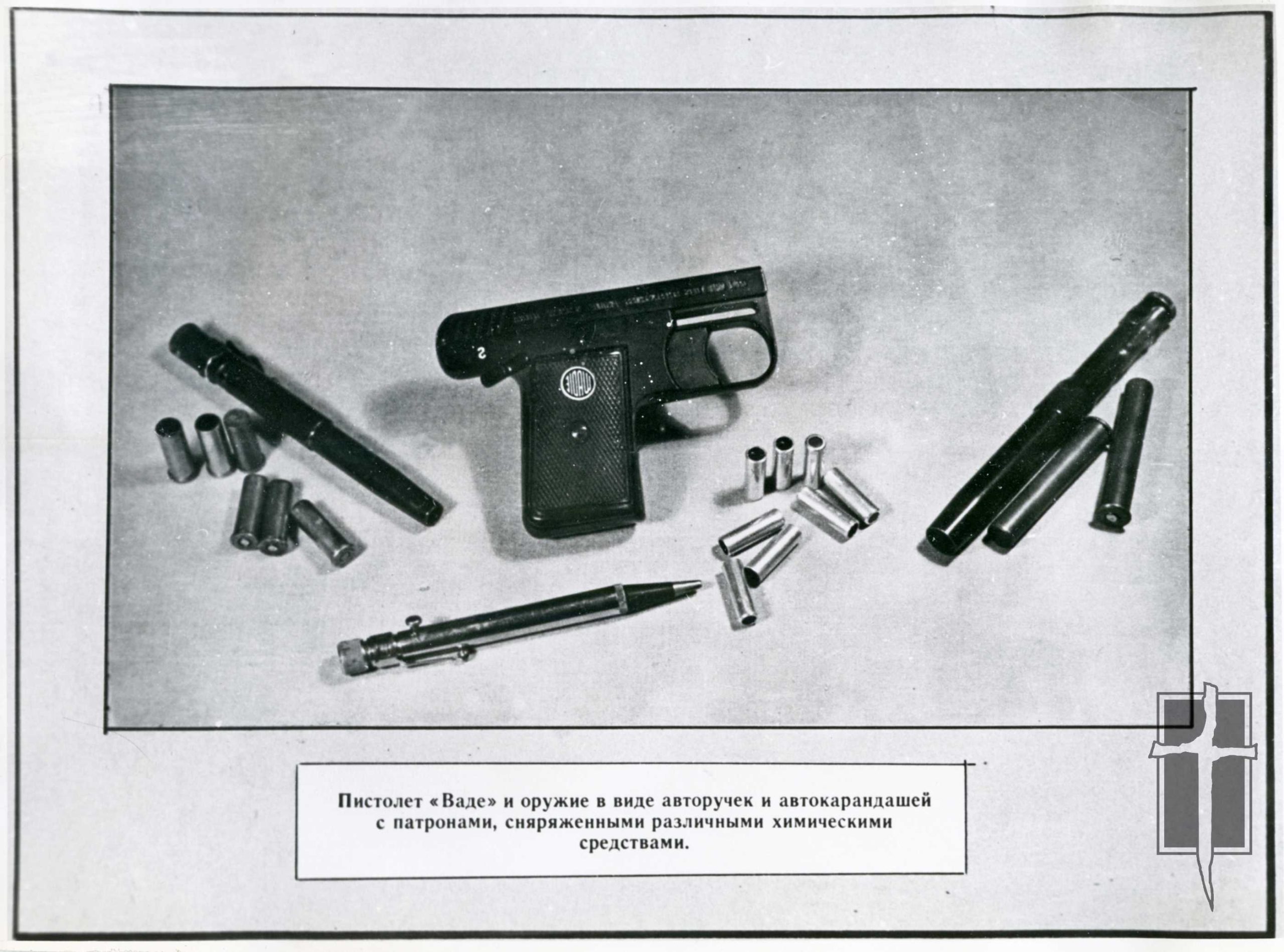  „Wadie“ modelio pistoletas ir rašiklių bei automatinių pieštukų pavidalo ginklai su įvairiais cheminiais preparatais užtaisytais šoviniais“ | LGGRTC archyvo nuotr.