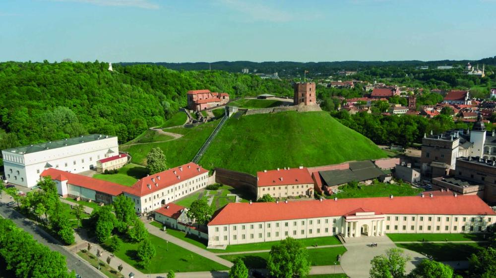Parodoje pristatomi ir labai žinomi ir ne tokie garsūs Lietuvos piliakalniai | LNM nuotr.