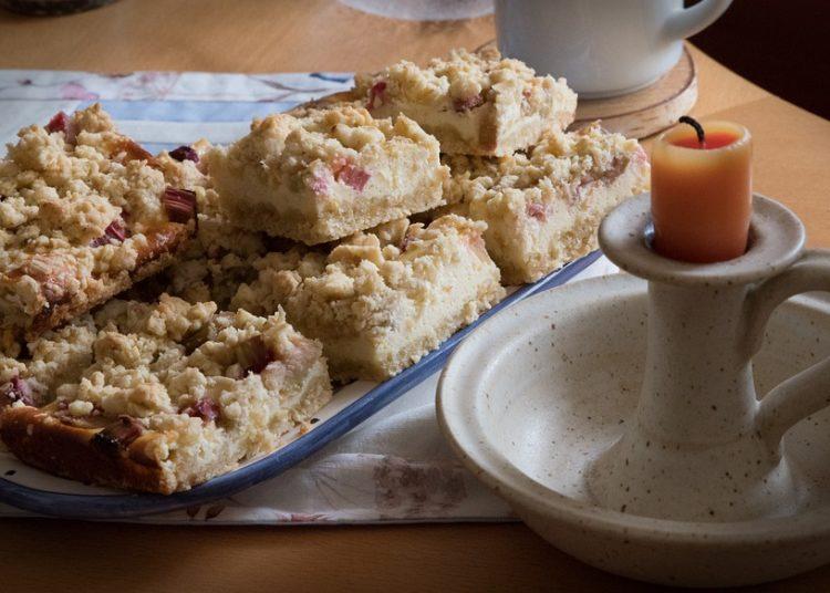 Maistas, rabarbarų pyragas 