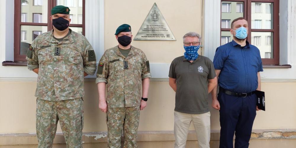 Birželio sukilimui atminti Karo akademijoje atidengta atminimo lenta