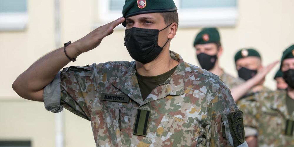 Birželio sukilimui atminti Karo akademijoje atidengta atminimo lenta