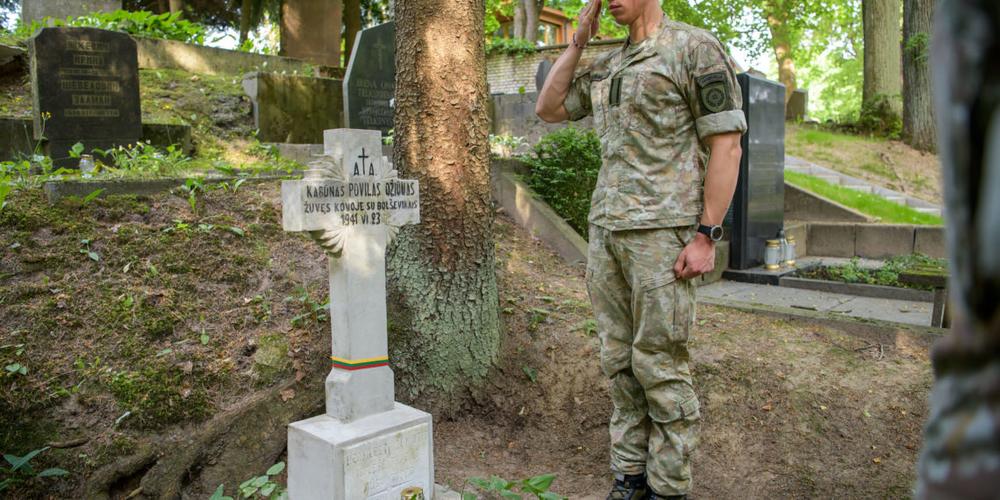 Birželio sukilimui atminti Karo akademijoje atidengta atminimo lenta