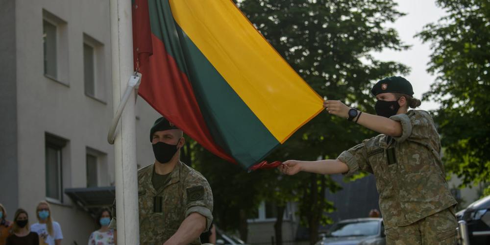 Birželio sukilimui atminti Karo akademijoje atidengta atminimo lenta