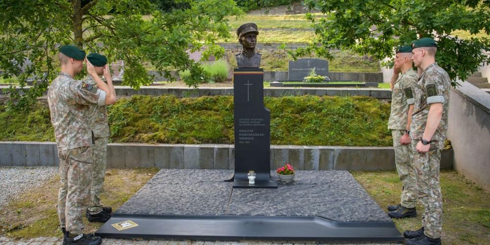 Birželio sukilimui atminti Karo akademijoje atidengta atminimo lenta