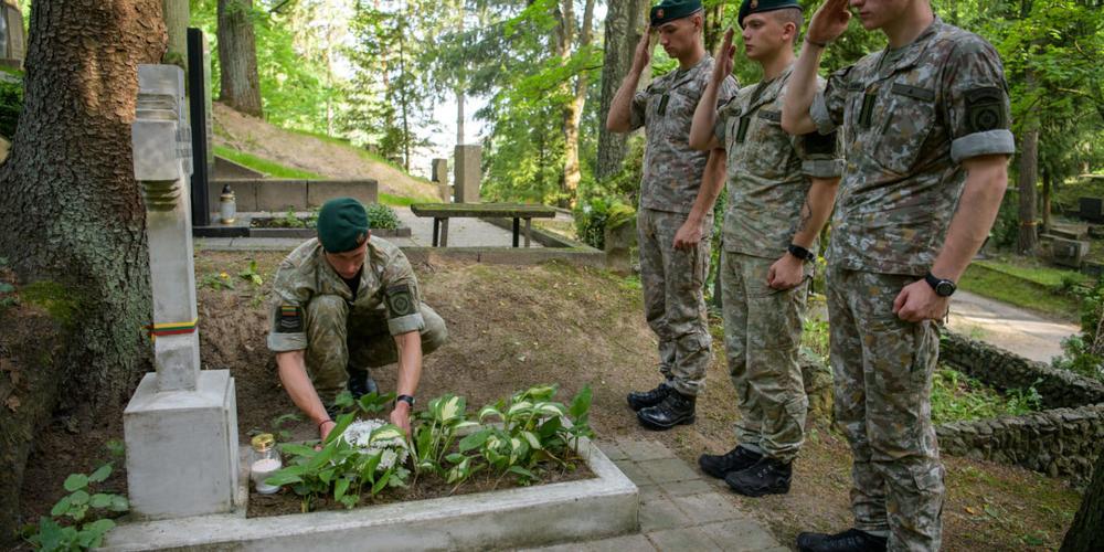 Birželio sukilimui atminti Karo akademijoje atidengta atminimo lenta