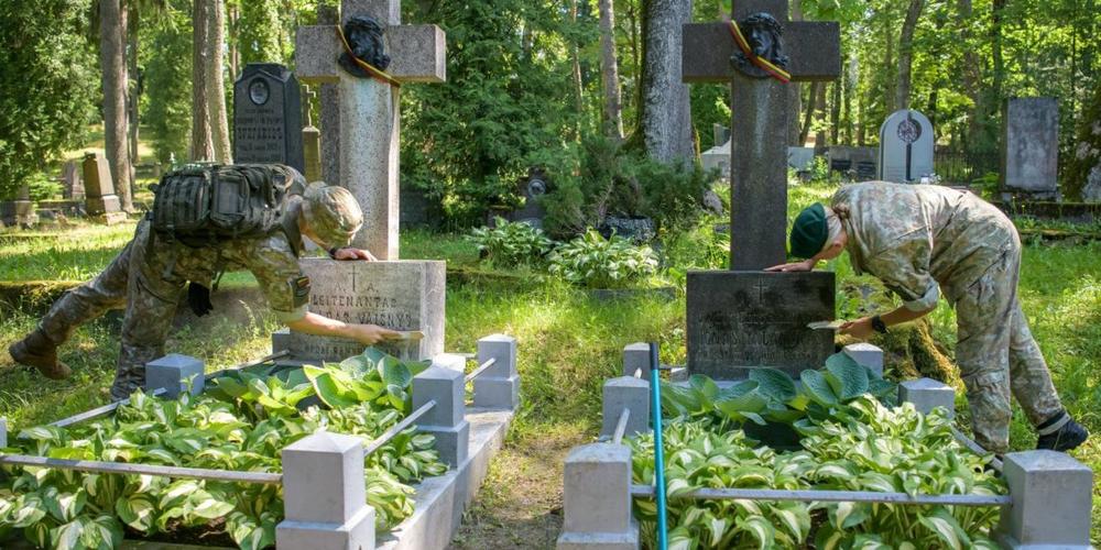 Birželio sukilimui atminti Karo akademijoje atidengta atminimo lenta