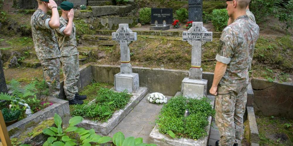 Birželio sukilimui atminti Karo akademijoje atidengta atminimo lenta