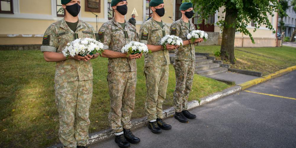 Birželio sukilimui atminti Karo akademijoje atidengta atminimo lenta