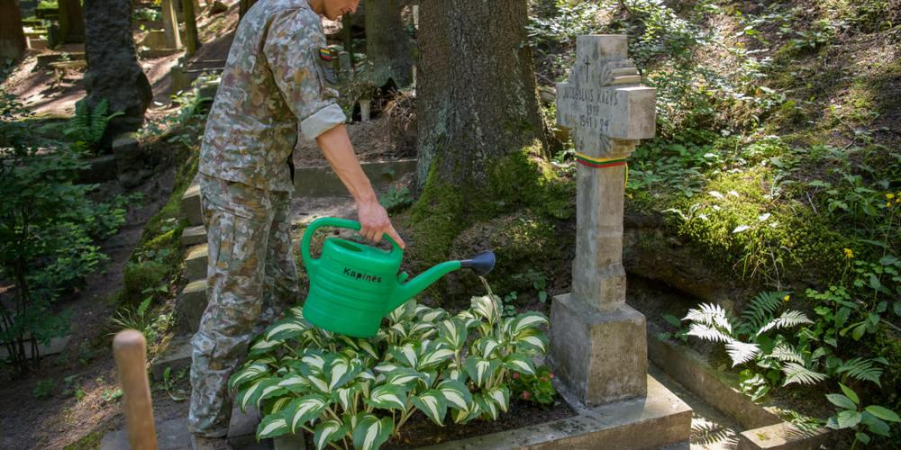 Birželio sukilimui atminti Karo akademijoje atidengta atminimo lenta