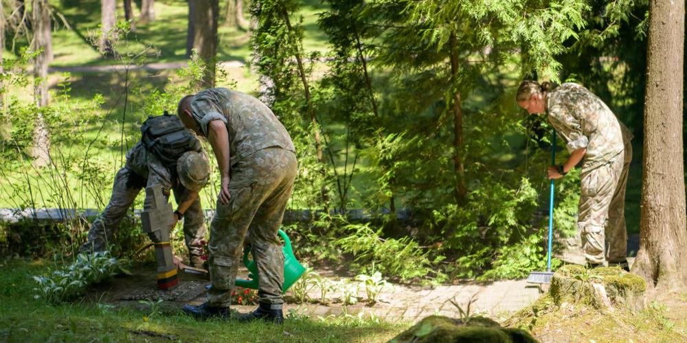 Birželio sukilimui atminti Karo akademijoje atidengta atminimo lenta