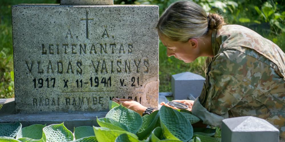 Birželio sukilimui atminti Karo akademijoje atidengta atminimo lenta