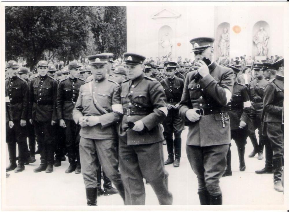 Lietuvių karių rikiuotė Katedros aikštėje 1941 m. birželio 28 d. | P. Stankero asm. archyvas