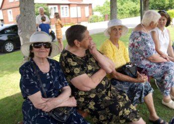 J. Zvonkuvienė. Po Nevarėnų dangumi