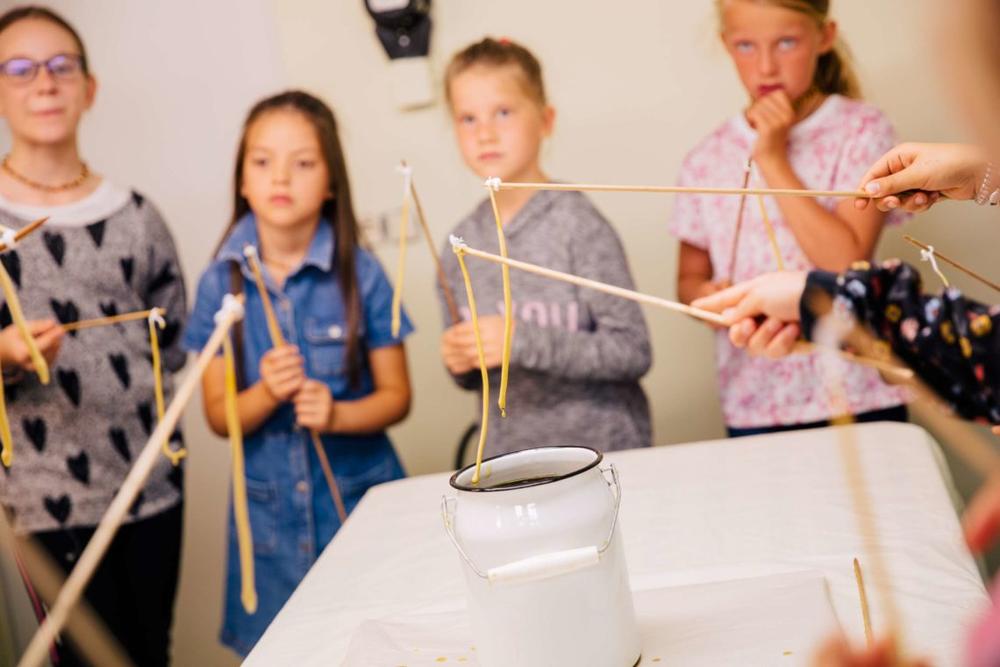 Vasara kitaip –  liejant žvakes, rišant sodus, ir gaminant muilą