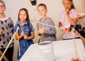 Vasara kitaip –  liejant žvakes, rišant sodus, ir gaminant muilą