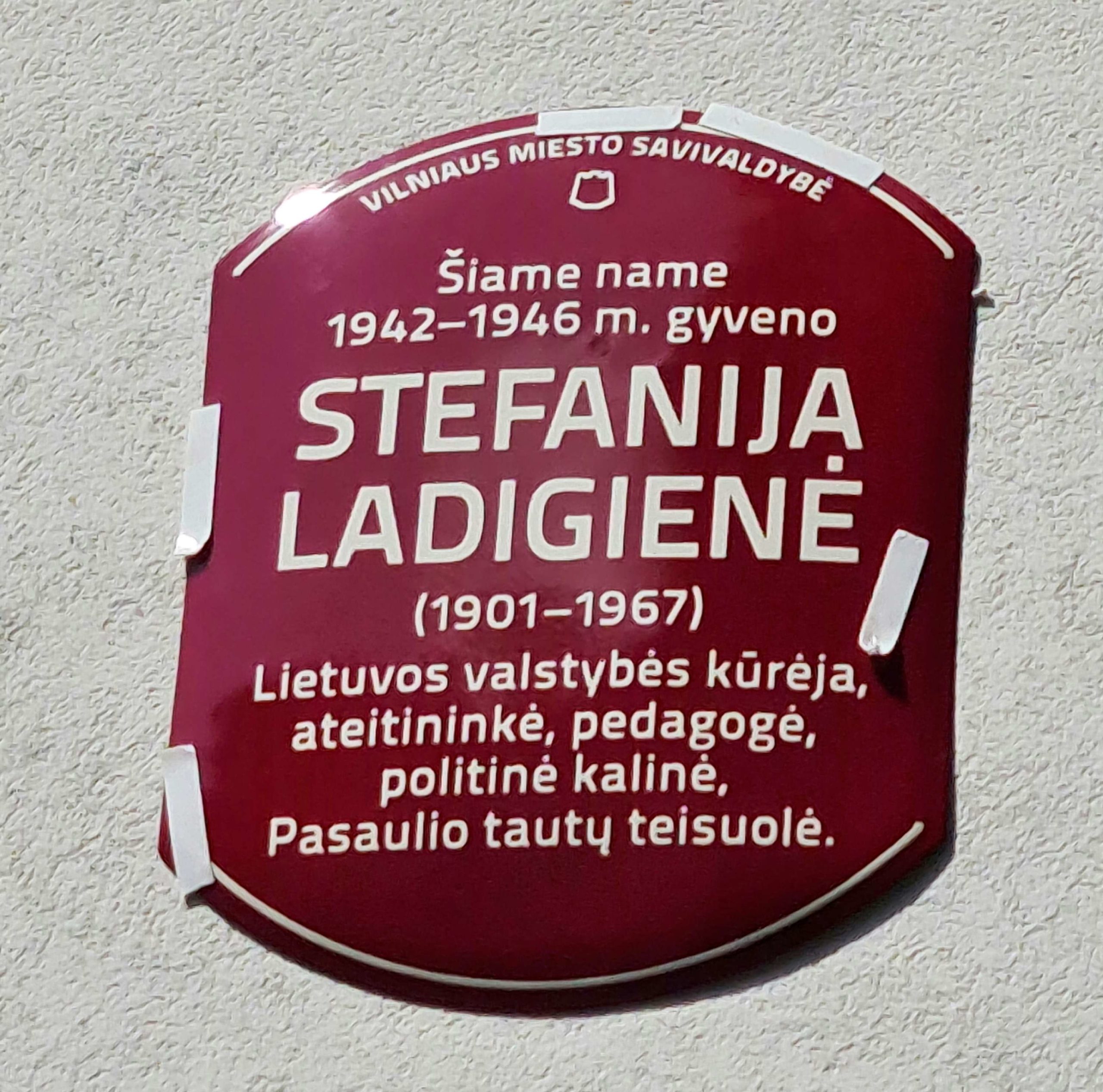 Vilniuje ant Trakų gatvės 10-ojo namo atidengta atminimo lenta Stefanijai Ladigienei | A. Jakavonytės nuotr.