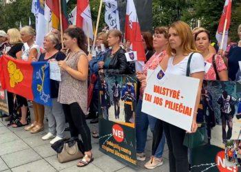 Dieveniškių bendruomenės mitingas prieš  valstybinės sienos pažeidėjų apgyvendinimą Tiesiogiai