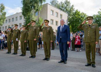 Beveik 100 aukštųjų mokyklų studentų tapo atsargos leitenantais