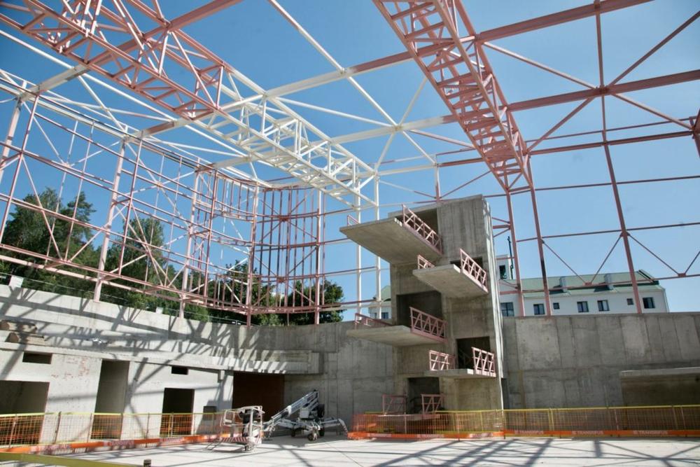 Įsibėgėja Lazdynų baseino atnaujinimo darbai