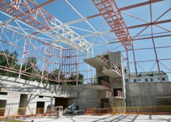 Įsibėgėja Lazdynų baseino atnaujinimo darbai