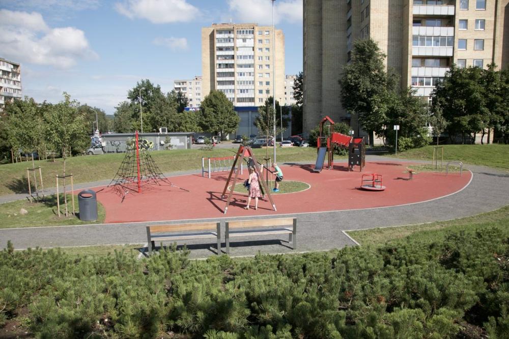 Atnaujintas laisvės kovotojo Juozo Lukšos-Daumanto vardo skveras Žirmūnuose