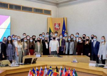 Į Vyriausybę atėją moksleiviai gilinosi į 4 sritis