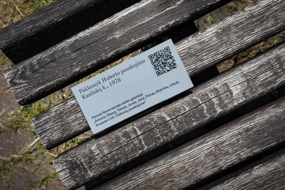 Daugiau nei šimtą metų rinkti išskirtiniai pasakojimai – prisėdus ant suoliuko