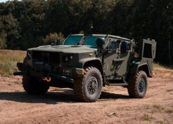 Kariuomenę sustiprins šarvuotieji visureigiai