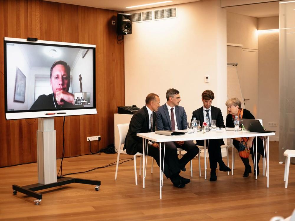 Sveikatos teisės institutas kviečia valdžios institucijas bendradarbiauti dėl COVID-19 Papildyta vaizdo įrašais