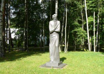 Paminklas Antanui Vinažindžiui Mažeikių senamiesčio parke | mrvb.lt nuotr.