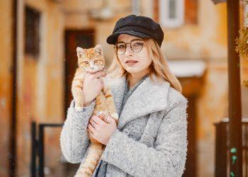 Moteriški paltukai su pūkeliu – puikus pasirinkimas vėsiam rudeniui!