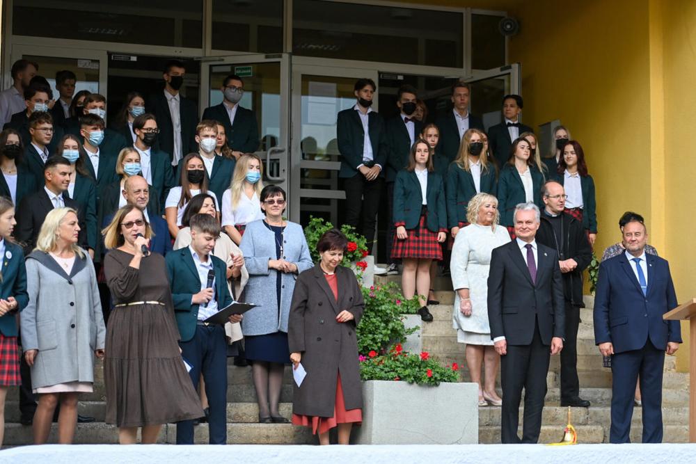 Šalies pirmoji pora lankėsi mokyklose