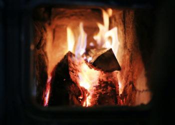 Aplinkosaugininkai: šildyti namus reikia atsakingai