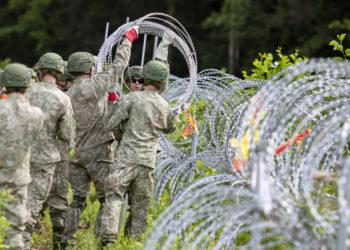 Siūloma pratęsti kariuomenės įgaliojimus pasienyje