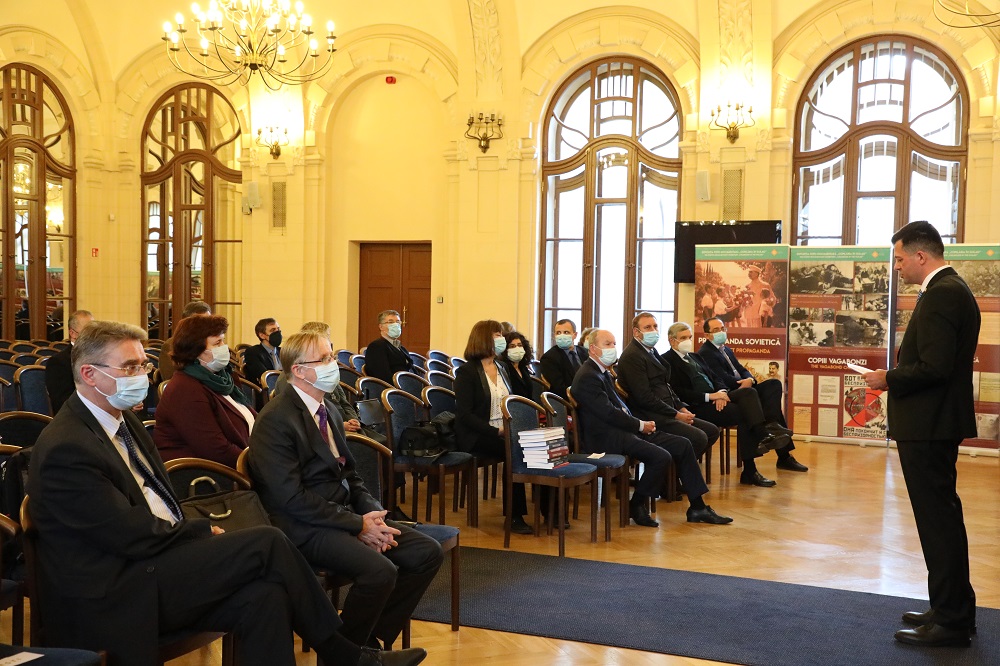 Vilniuje parodos „Vaikystė Gulage“ pristatyme kalba Modovos ambasadorius Sergej Mihov | Rengėjų nuotr.