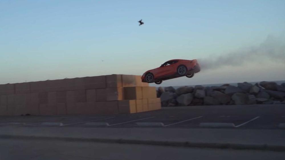 Naujoje TOYOTA reklamoje – skrendantis automobilis