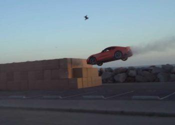 Naujoje TOYOTA reklamoje – skrendantis automobilis